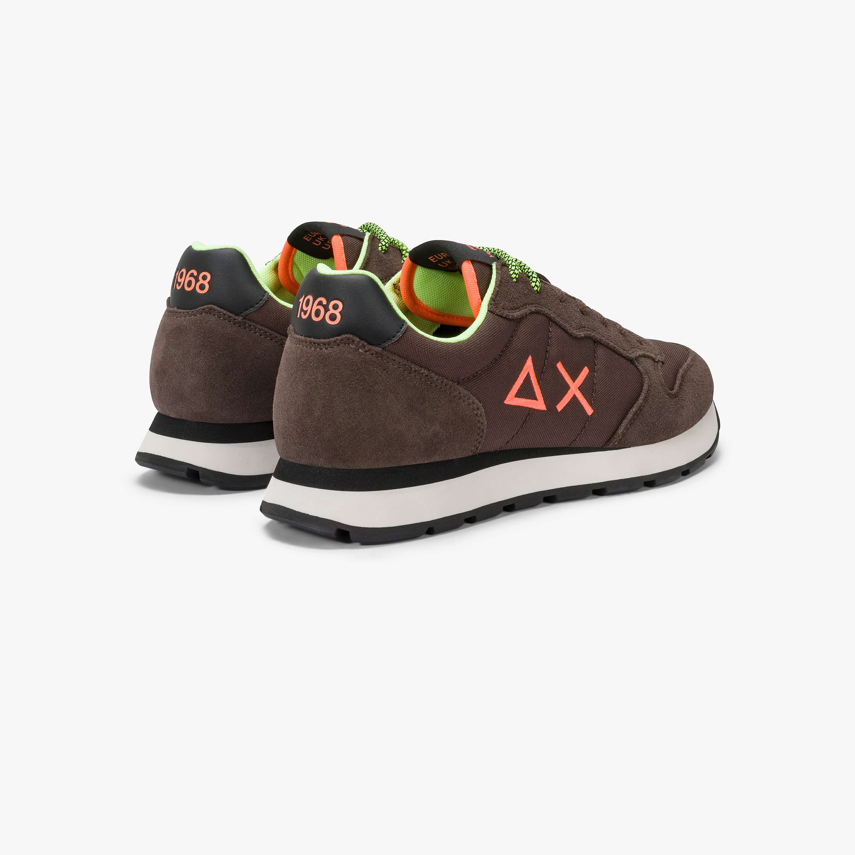 Brown Tom sneaker with fluorescent logo