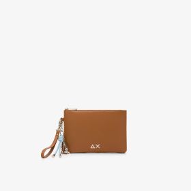 Pochette in PU con charms cammello