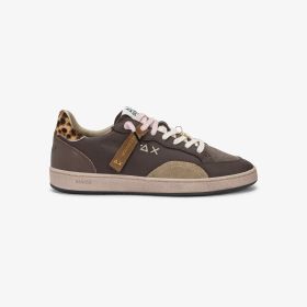 Sneaker Urban Street in pelle con charm marrone